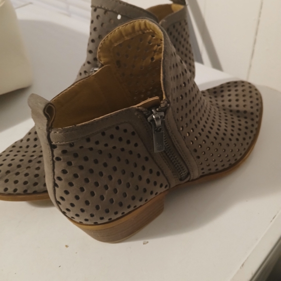 Women's handbags,shoes, - Picture 5 of 8